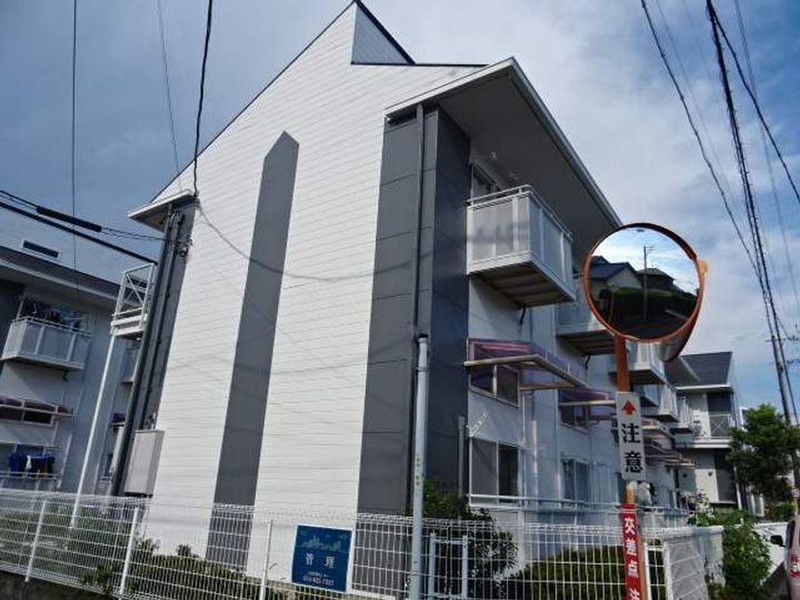 フローラ泉町Eの外観