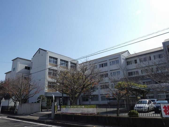フローラ泉町Eの周辺