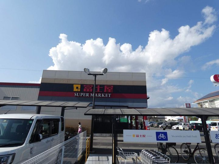 フローラ泉町Eの周辺
