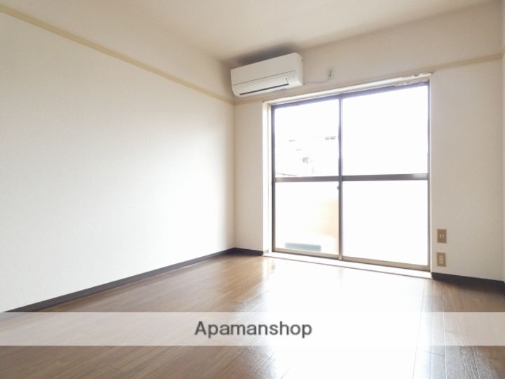 サンパレス金子の居間