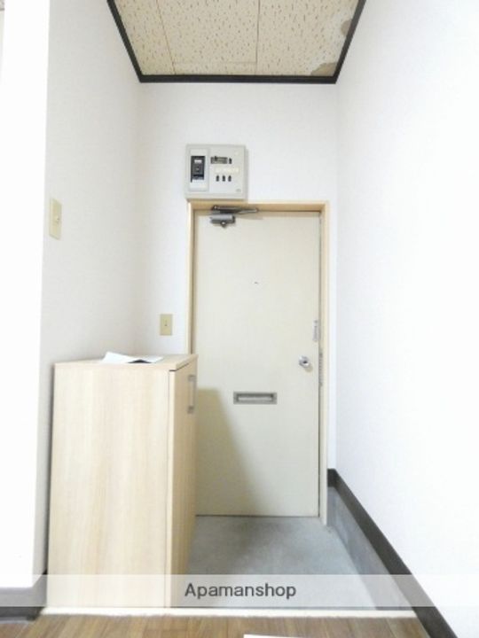 サンパレス金子の玄関