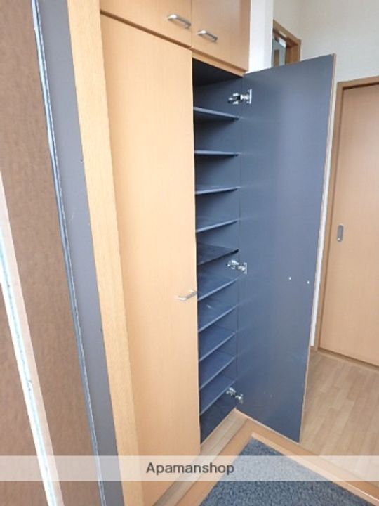 ファミーユAの玄関