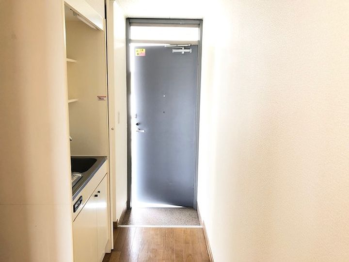 レオパレス国府台の玄関