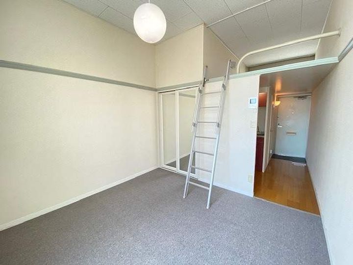 レオパレスプルメリアKの居間