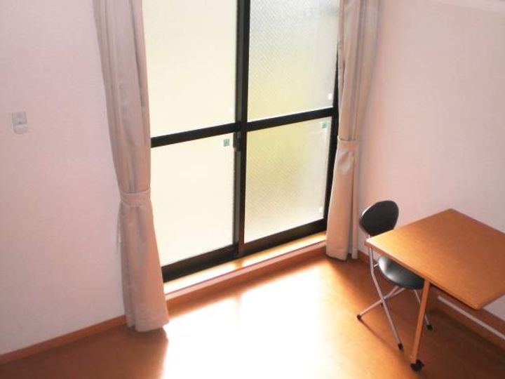 レオパレスレジデンス 磐田の居間