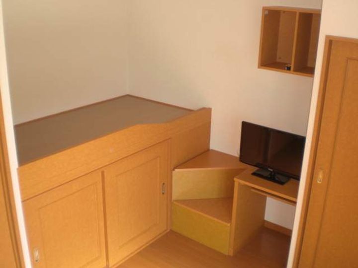 レオパレスレジデンス 磐田の居間