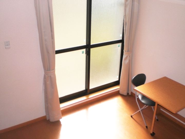 レオパレスレジデンス 磐田の居間