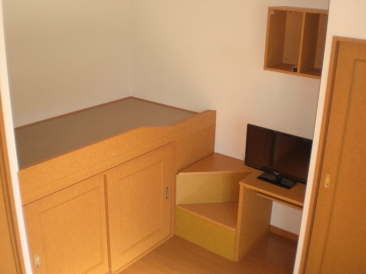 レオパレスレジデンス 磐田の居間