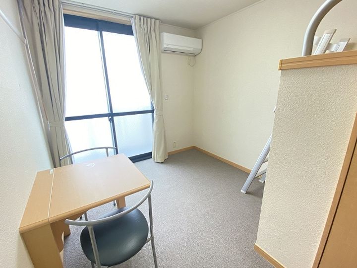 レオパレス二之宮の居間