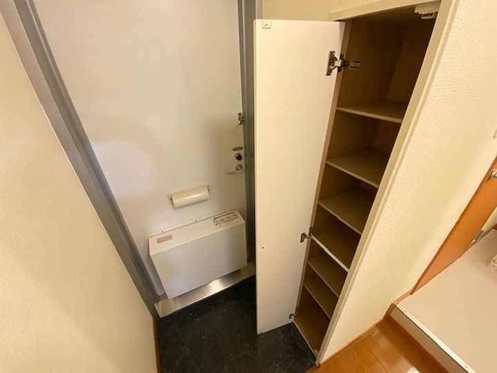 レオパレスデビュの玄関