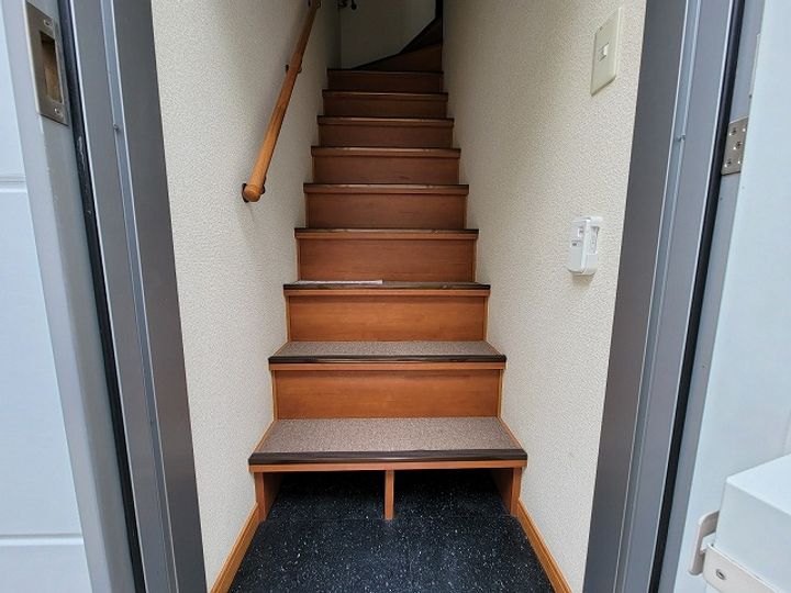 レオパレス欅の玄関