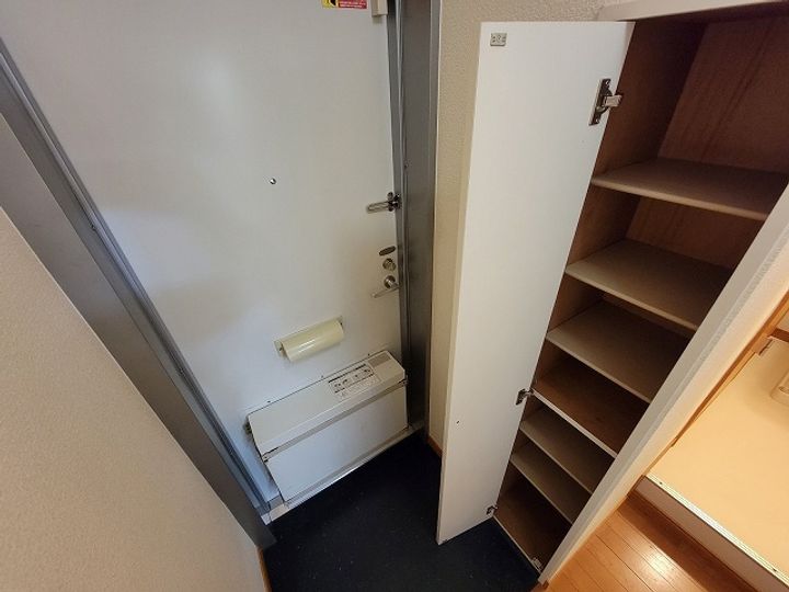 レオパレス雅の玄関