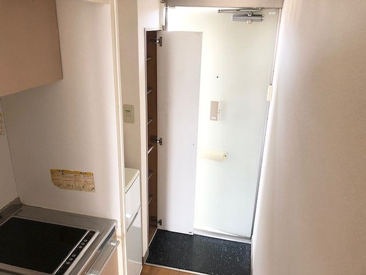 レオパレス藤の玄関