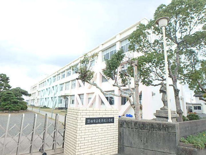 ラークヒルズ205の周辺