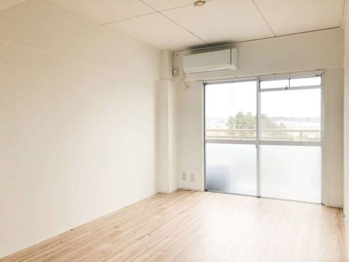 ビレッジハウス国本2号棟0201の居間