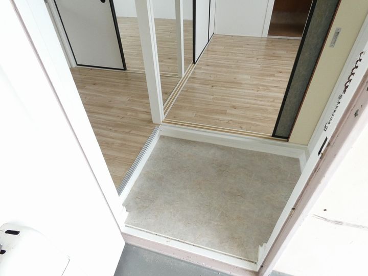 ビレッジハウス天白1号棟0503の玄関