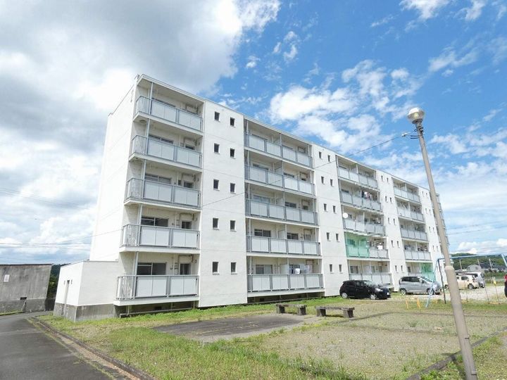 ビレッジハウス上野部2号棟0501の外観