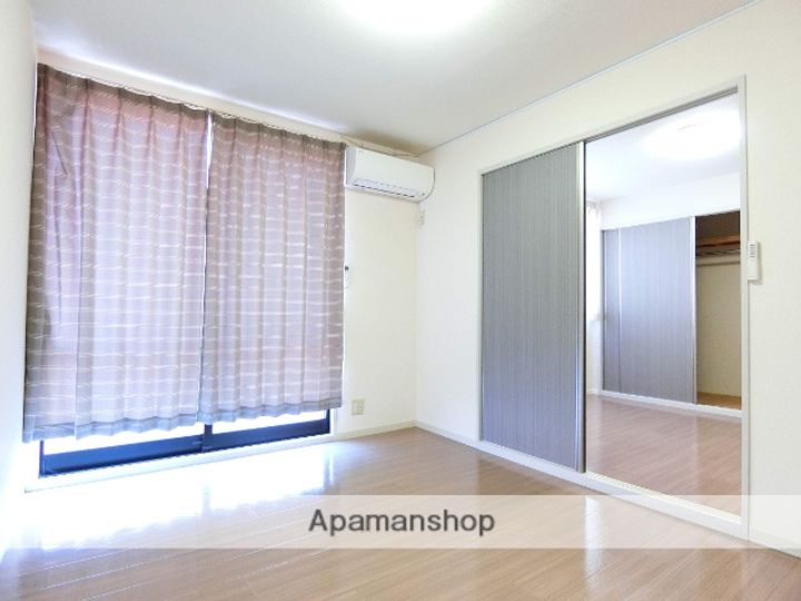 オーシャンヒルズA101の居間