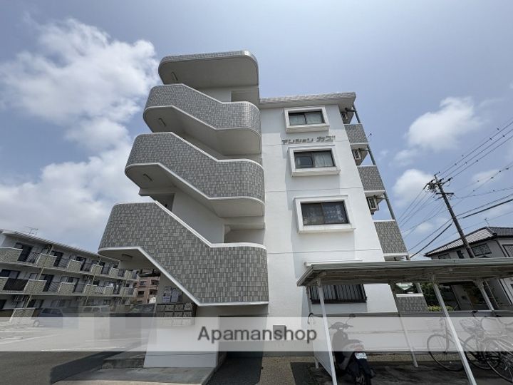 マンションカズの外観