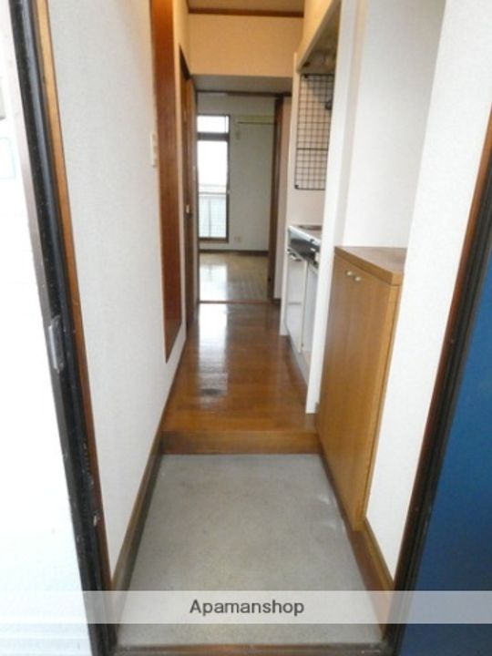 ジンヤビラ203の玄関