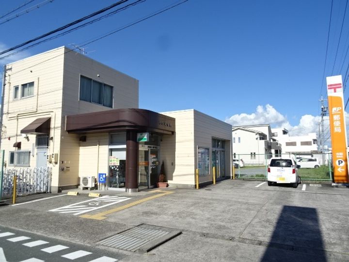 ルル・ミヤの周辺