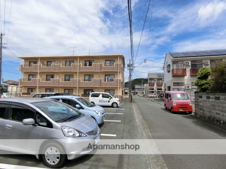 メゾンカネブン203の外観