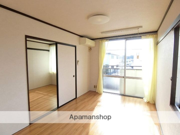 フォーブル平野(南棟)の居間