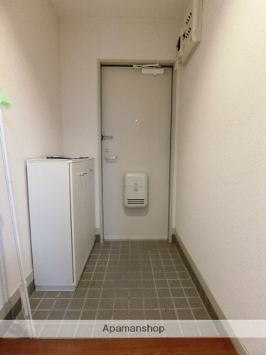 メゾン・アブニール302の玄関