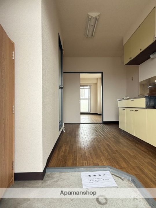 マンション大庭305の玄関