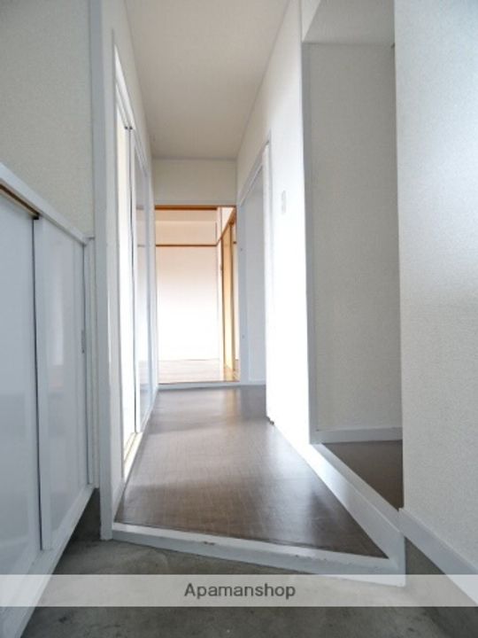 田内マンション502の玄関