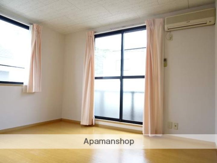 ハイツ航の居間