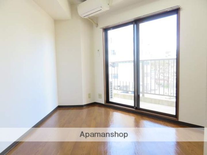 アルファビルの居間