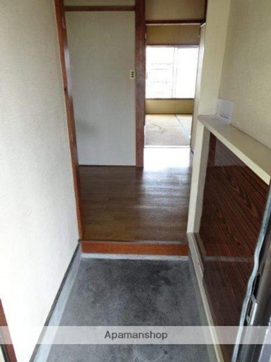 元島田荘A5の玄関