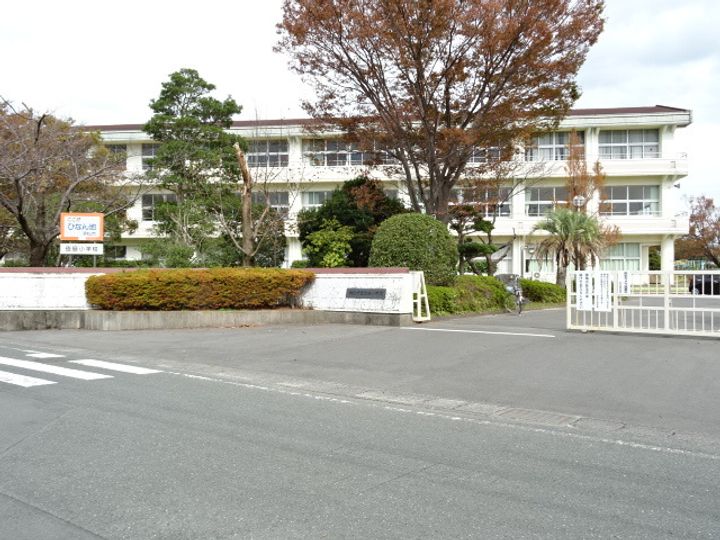 エメラルドの周辺