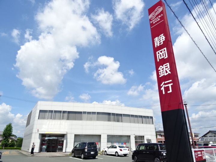 エメラルドの周辺