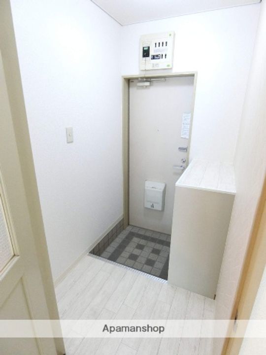 レインボーパレス一番館101の玄関