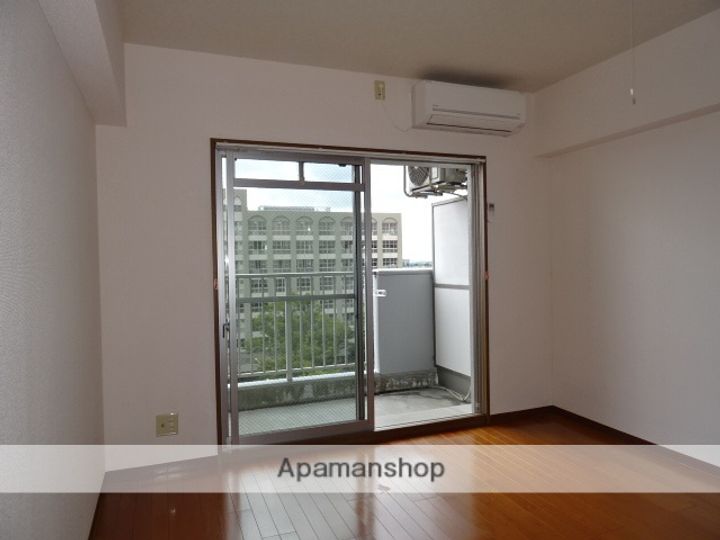 大原ビルの居間