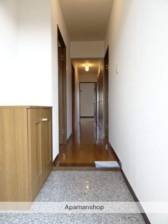 オアシスKOSAIの玄関