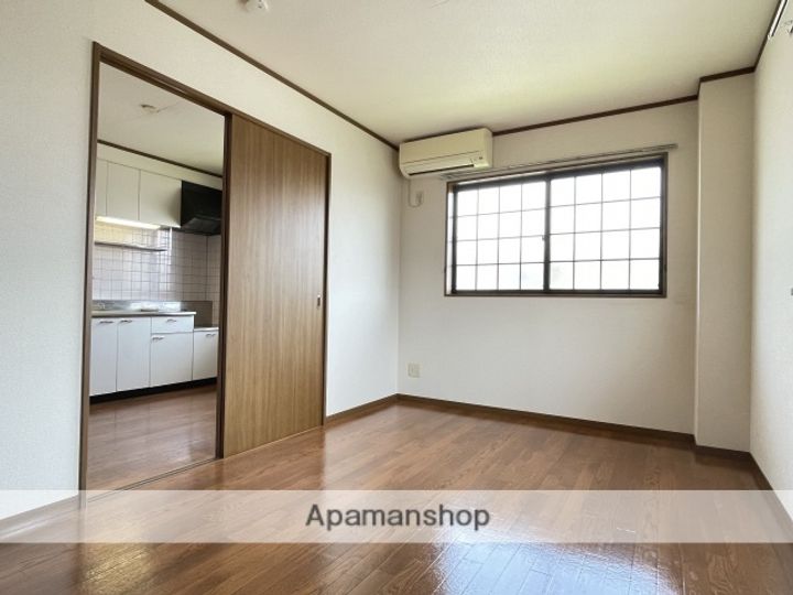 ハイステージカーサの居間