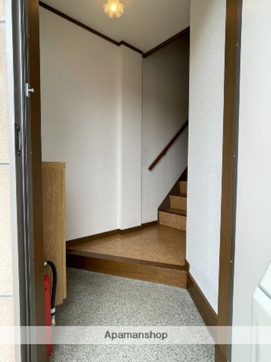 ハイステージカーサの玄関