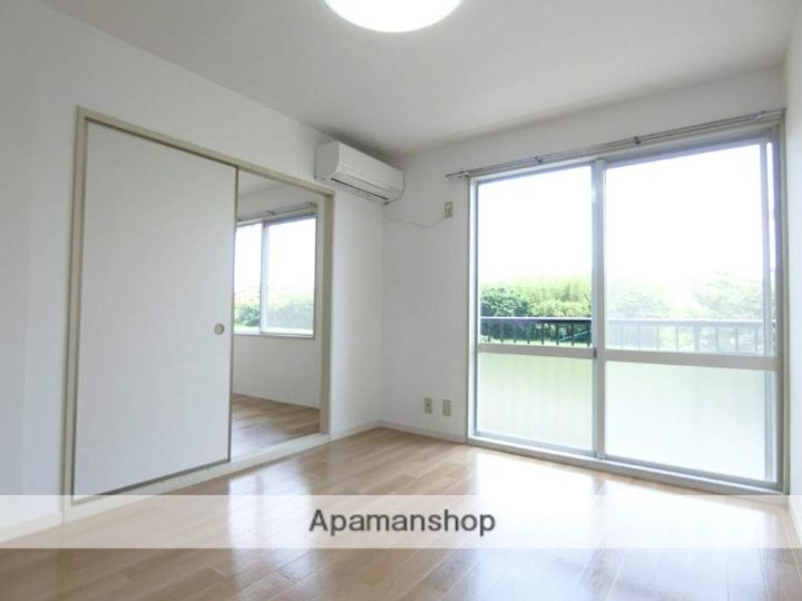 サンモール一番館202の居間