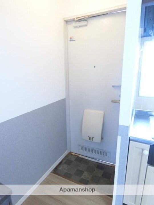 サンモール一番館202の玄関