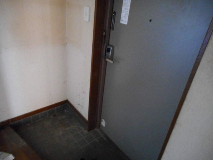 静岡県浜松市浜名区中瀬の賃貸マンションの玄関