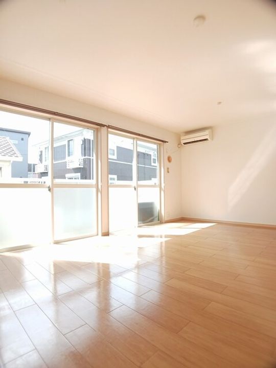 アーバンクリエイトの居間