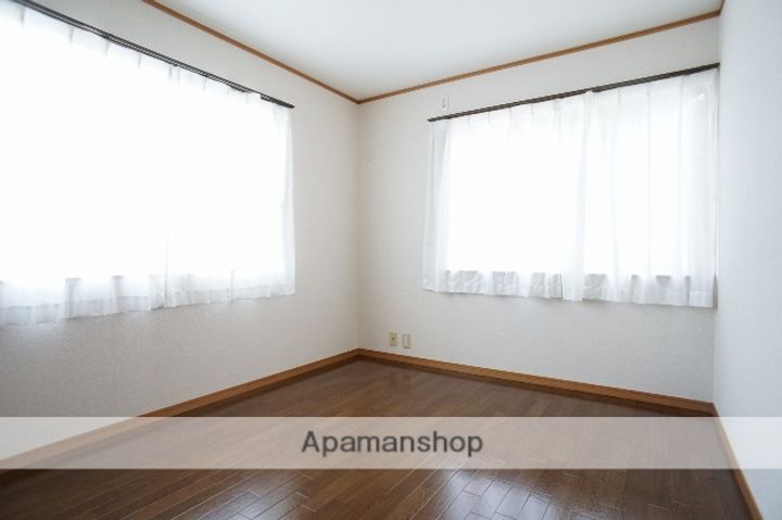 静岡県浜松市浜名区西美薗の賃貸アパートの内装