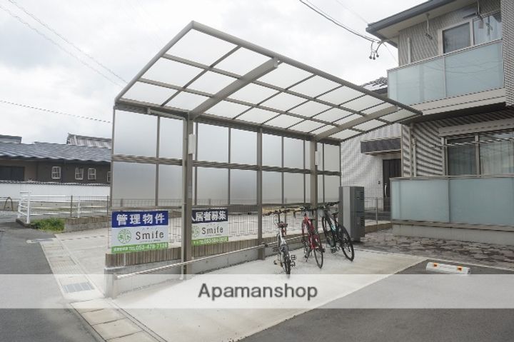 静岡県浜松市浜名区中条の賃貸マンションの外観