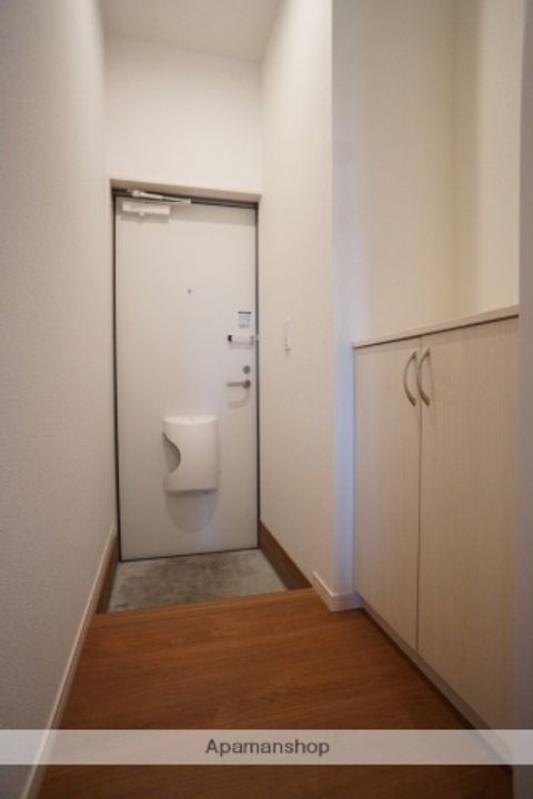 メゾンマーズ103の玄関