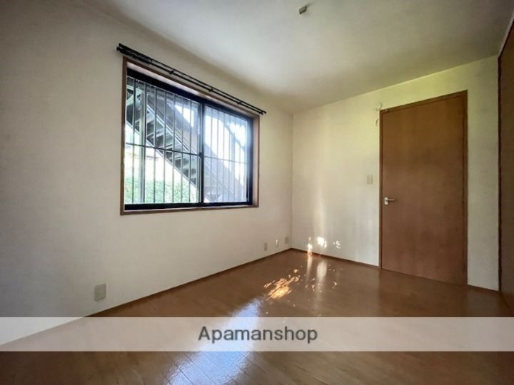 静岡県磐田市見付の賃貸アパートの内装