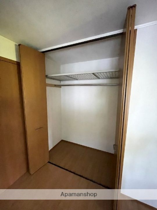 静岡県磐田市見付の賃貸アパートの内装