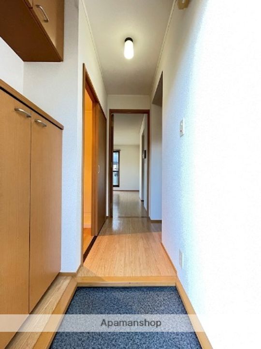 静岡県磐田市見付の賃貸アパートの玄関